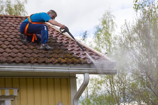 Gutter Cleaning in Cary NC